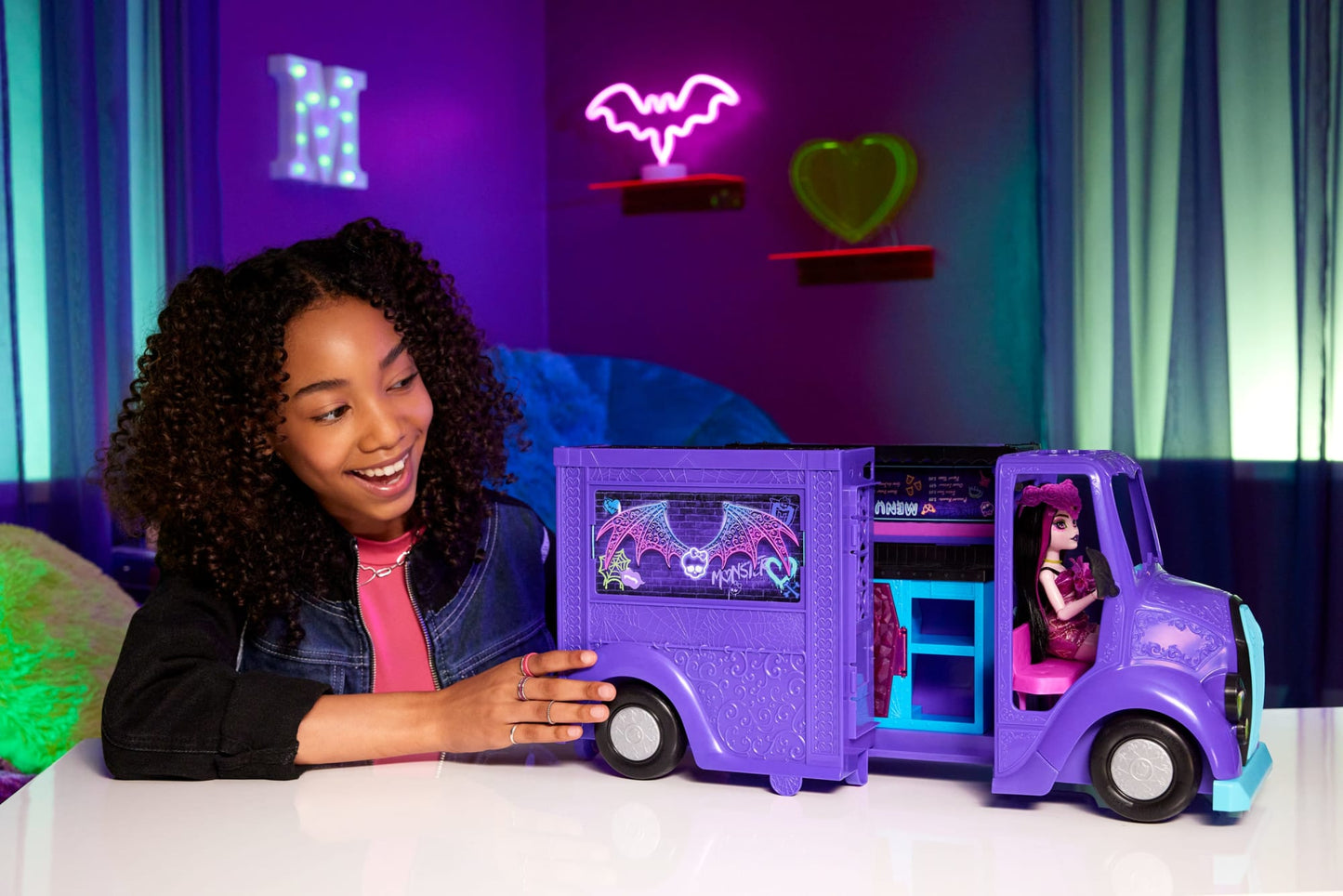 Monster High Draculaura Doll And Fangtastic Rockin¡¯ Food Truck Playset With 13+ Themed Accessories